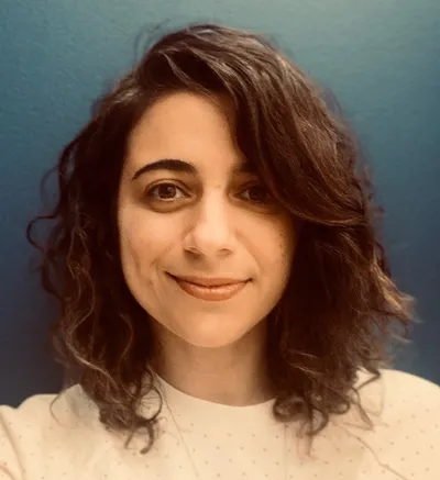 Photo of Laura Roumanos